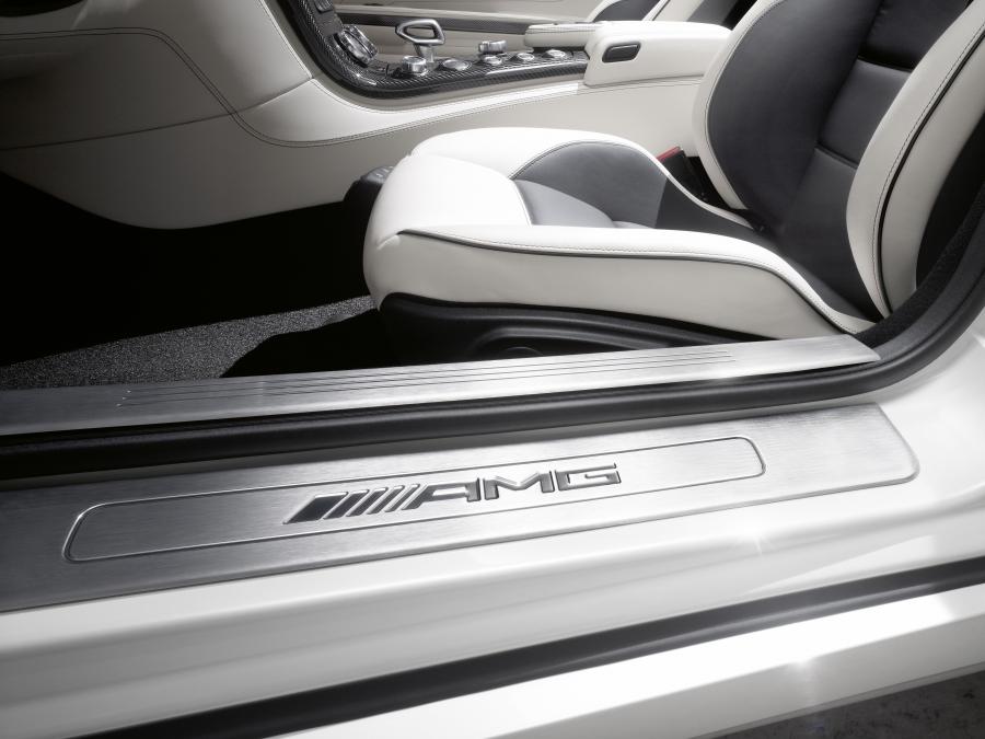  Mercedes-Benz SLS AMG Roadster 2011 года  (фото 10 из 183)